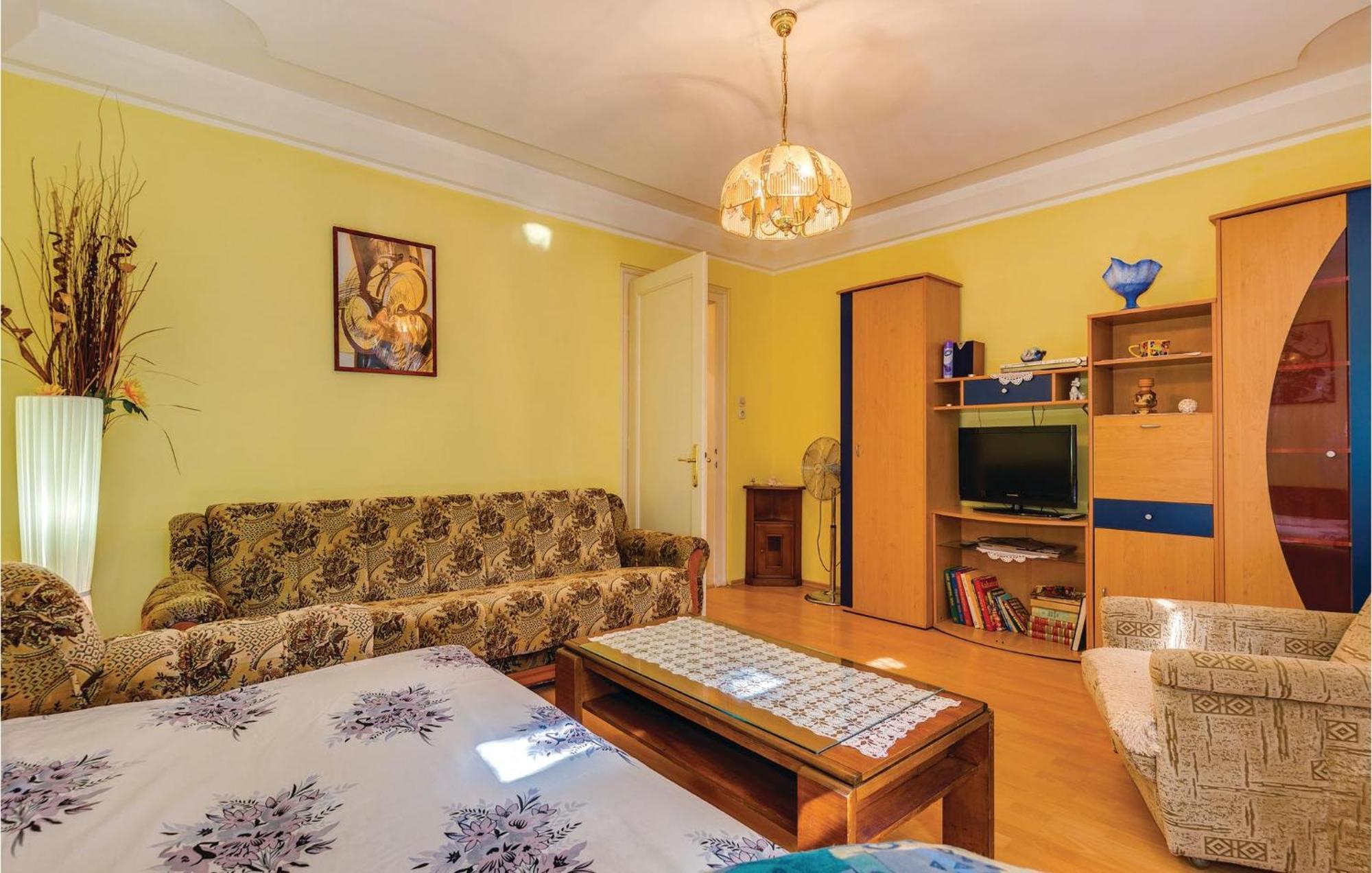 1 Bedroom Beautiful Apartment In Bakar Kültér fotó